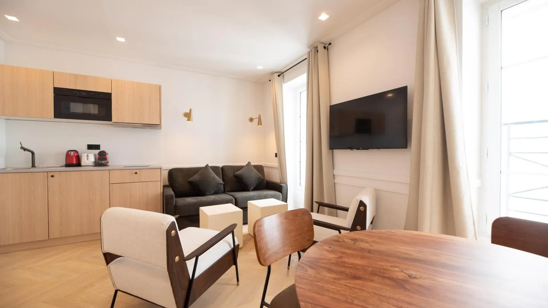 1 Bedroom Flat - Cremieux, Bastille Paris Apartment